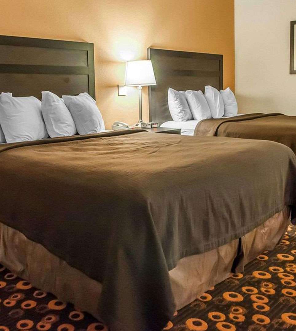 RELAX IN A SPACIOUS GUEST ROOM OR SUITE  AT OUR AFFORDABLE SANTA FE HOTEL
