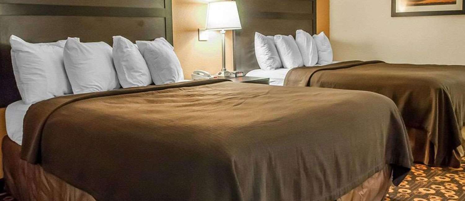 RELAX IN A SPACIOUS GUEST ROOM OR SUITE  AT OUR AFFORDABLE SANTA FE HOTEL