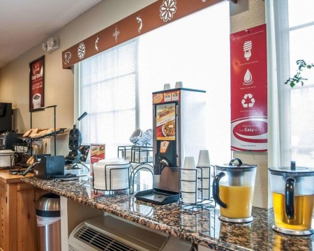 Welcome To Econo Lodge Inn & Suites New Mexico - Breakfast Area