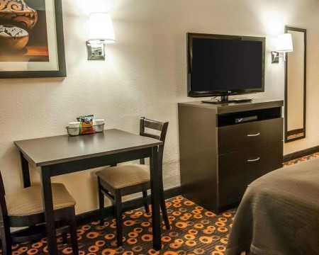 Welcome To Econo Lodge Inn & Suites New Mexico - In-Room Conveniences 