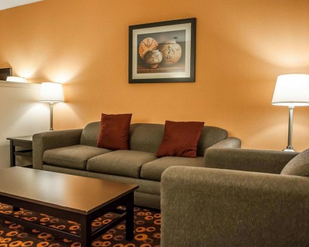 Welcome To Econo Lodge Inn & Suites New Mexico - Suite Seating